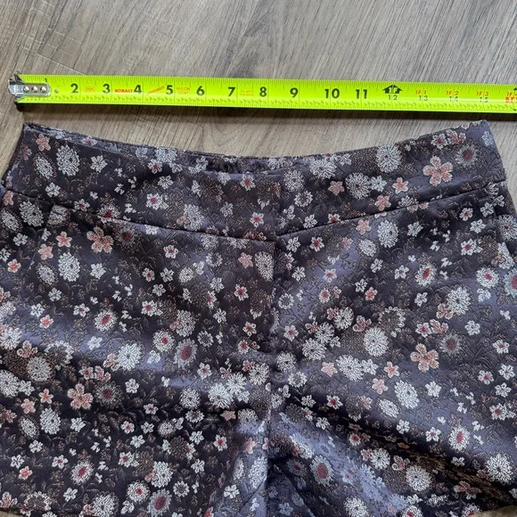 Loft Floral Print Shorts - Size 2 - Picture 4 of 14